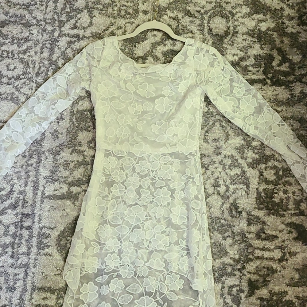 Long sleeve lace top with train